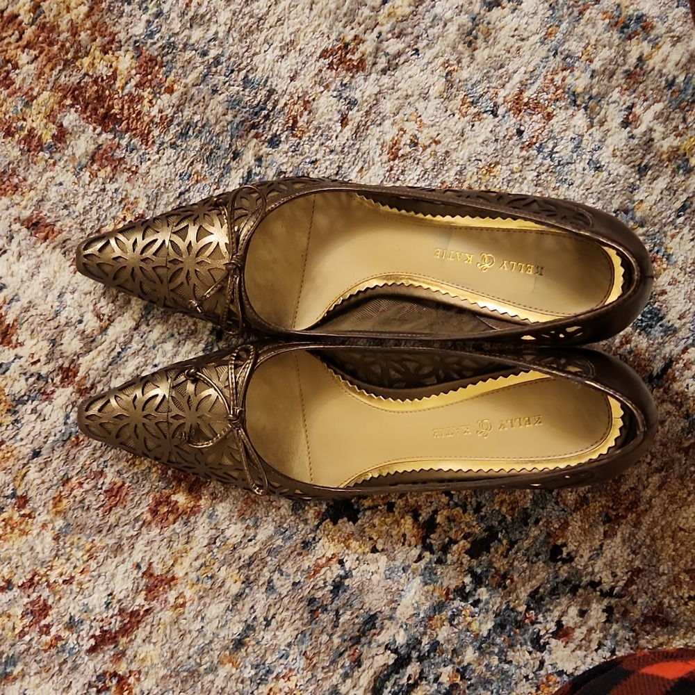 Bronze vintage vibes size 7.5 Kelly & Katie shoes